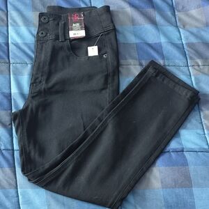 No Boundaries Women's Black Rinse Skinny Jeans Corset Capri